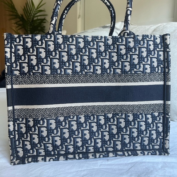 AUTHENTIC DIOR BOOK TOTE MEDIUM 
USED ONCE - PRACTICALLY NEW - Picture 5 of 6